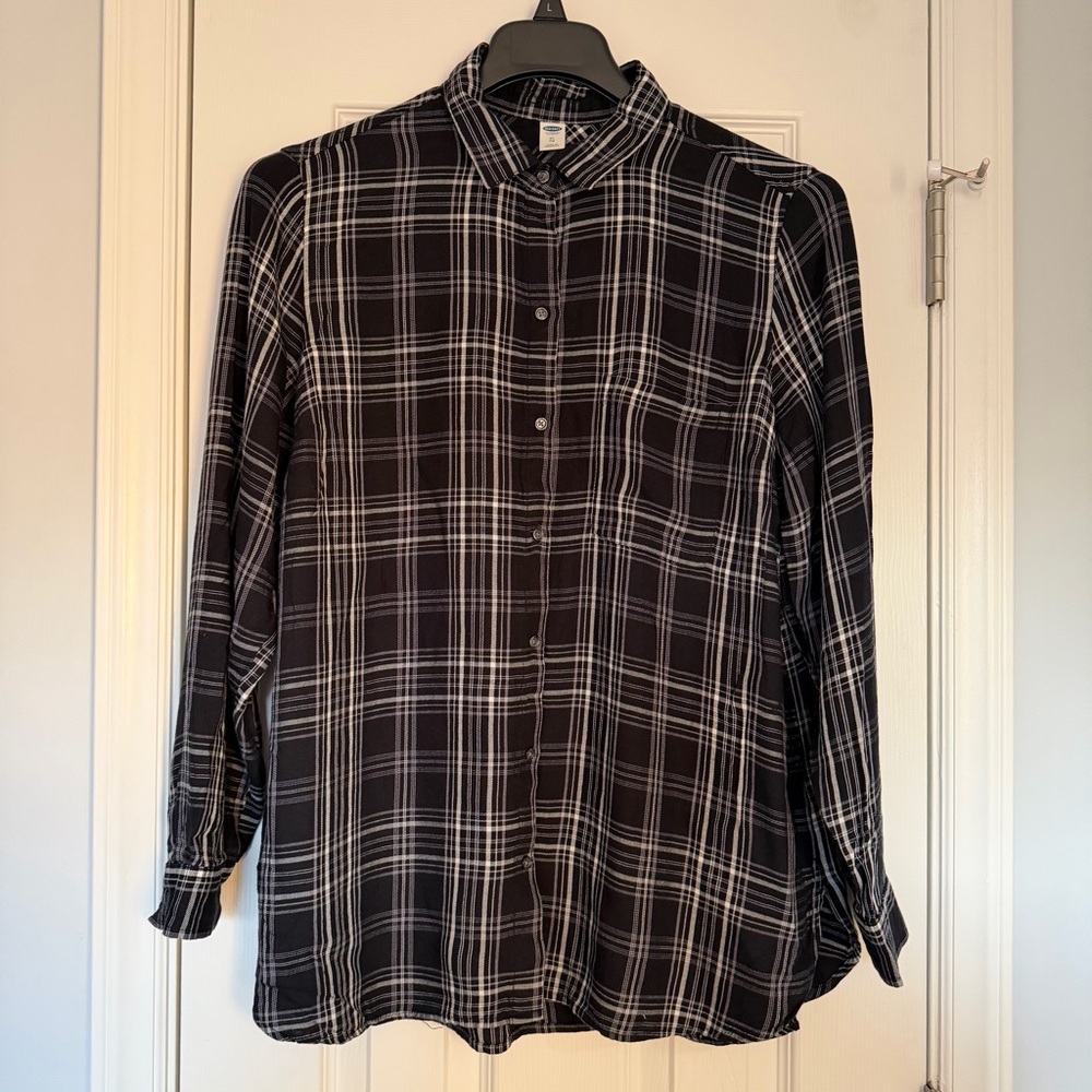 Old Navy Black and White Plaid Button Up Shirt